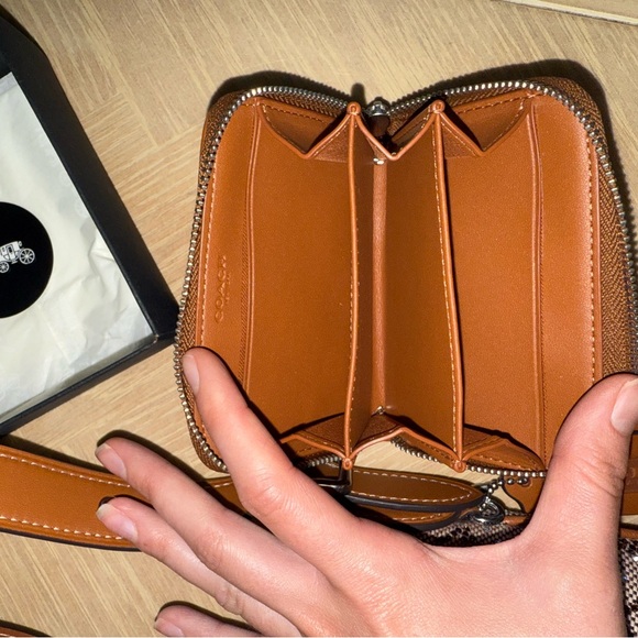 COACH Hamptons Hobo Bag In Crystal Signature Jacquard with matching wallet - Picture 13 of 15